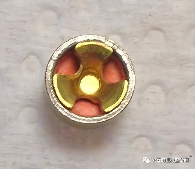 弹夹上弹原理，为啥绝大多数霰弹枪没有弹匣