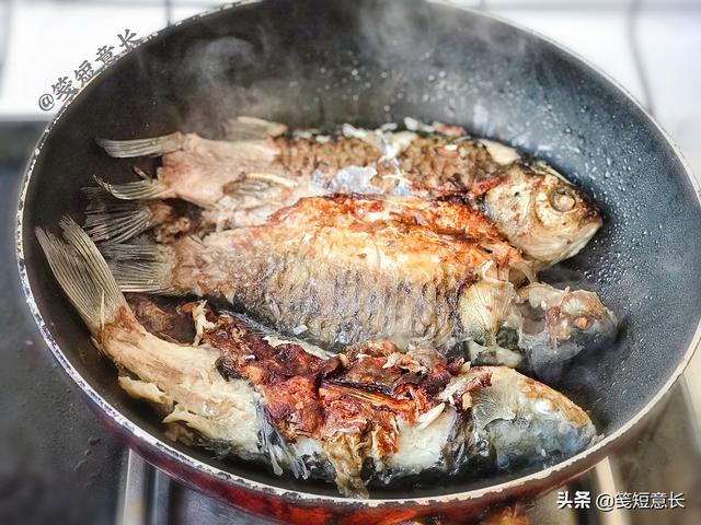 香酥鲫鱼最正宗做法，上桌连骨头都不剩