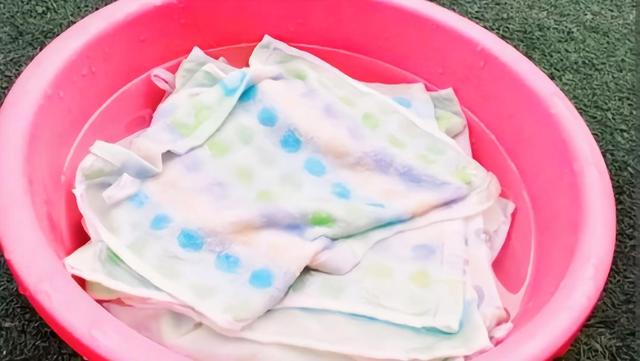 白醋的10个小妙用，把白醋倒在手心一搓