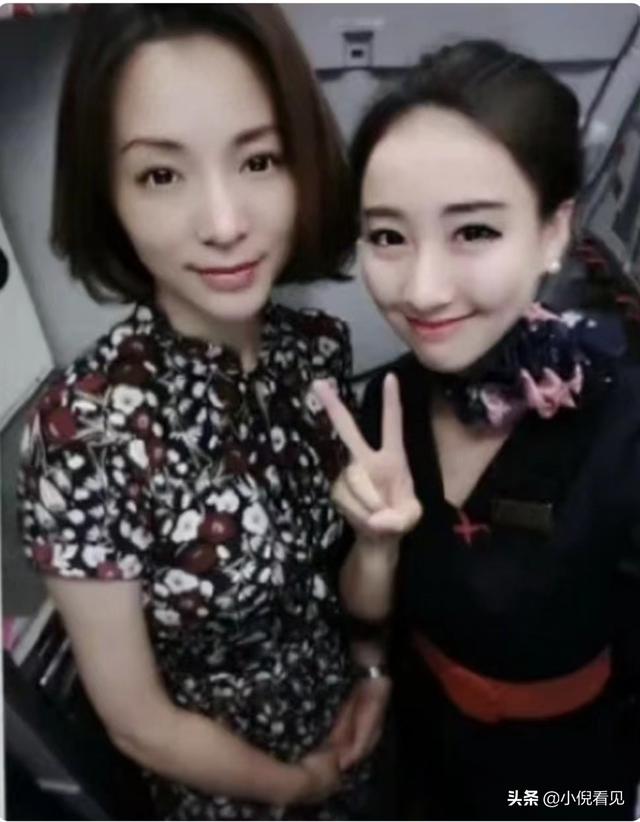 女主持人董卿近况，49岁董卿回农村吃席