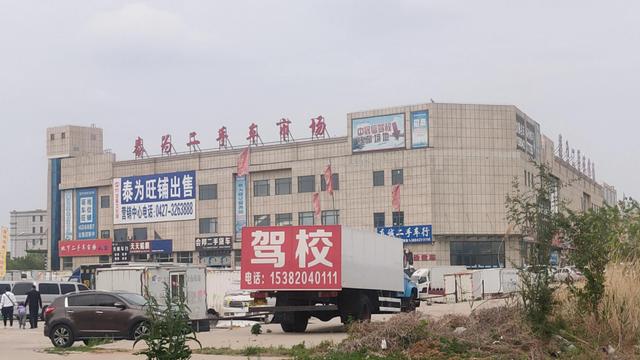 盘锦向海大道与商贸北街交叉路口，盘锦市向海大道