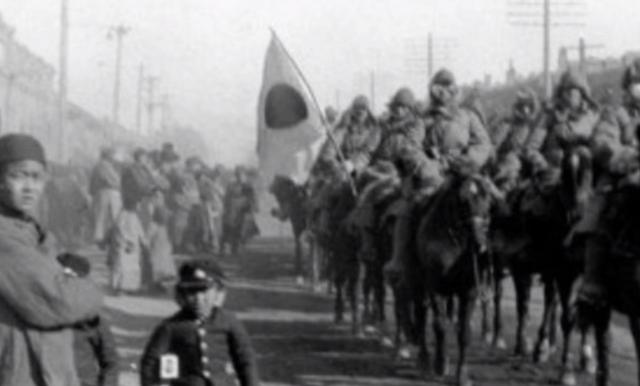 火烧圆明园图片，为何1万人能肆虐火烧圆明园（火烧圆明园是什么战争时期）