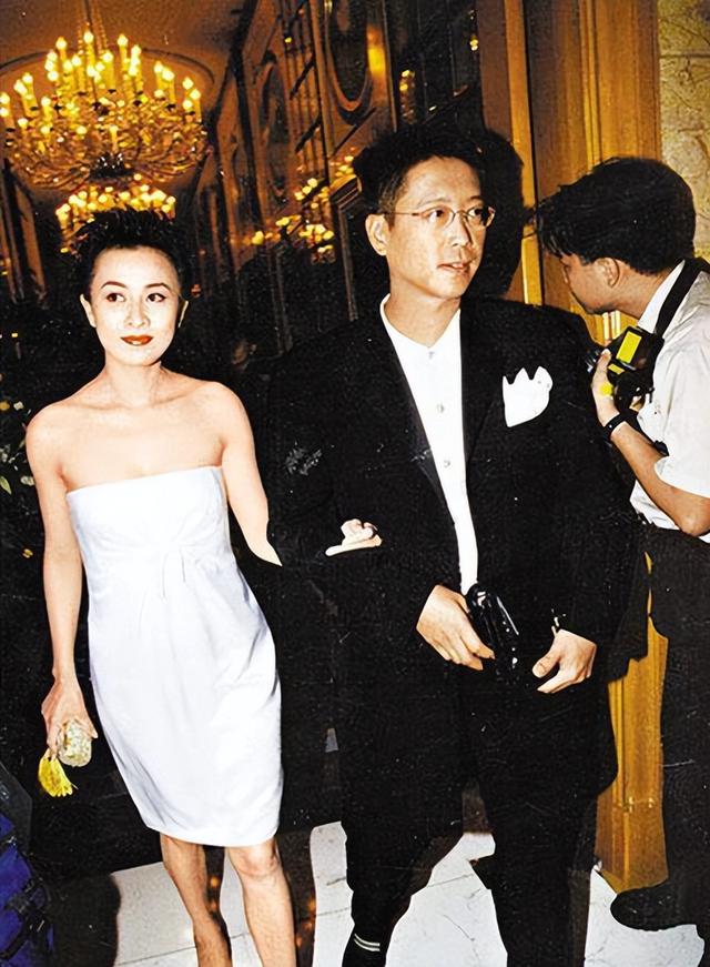 梁朝伟和刘嘉玲，梁朝伟刘嘉玲年轻时合照（酒到浓时香自溢。你为什么嫁我）