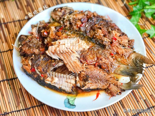 香酥鲫鱼最正宗做法，上桌连骨头都不剩