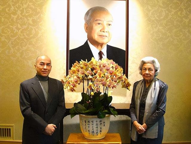 莫尼列太后是什么样的人，84岁柬埔寨太后一身白衣参加葬礼