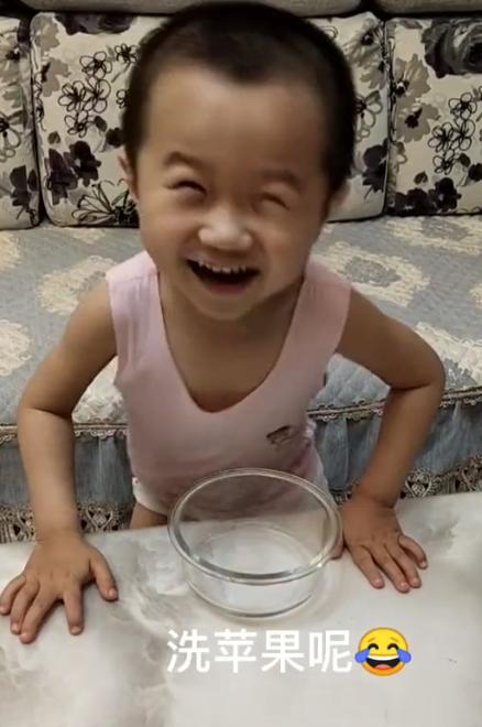 小娃娃惊讶表情包，火遍全网的表情包萌娃