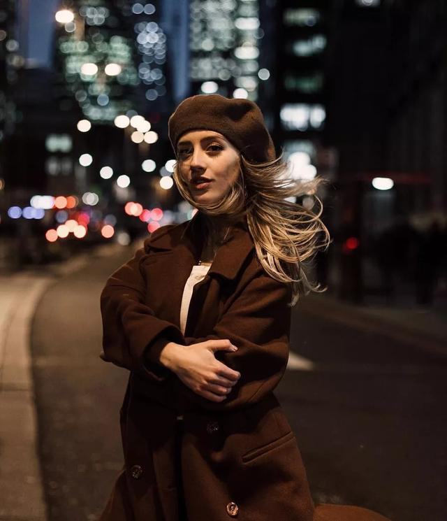 驼色大衣搭配图片，让你从20岁优雅到60岁的驼色大衣（驼色大衣怎么穿搭有气场）