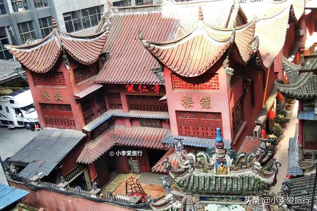 重庆解放碑室内游玩景点，重庆大鹅岭景区游人如织