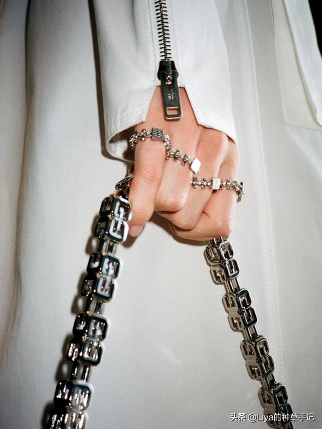 今年流行大包包，今夏最时髦的大包包都在这