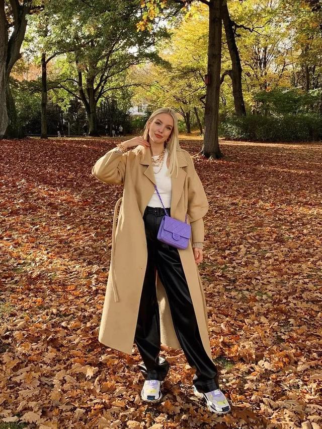 驼色大衣搭配图片，让你从20岁优雅到60岁的驼色大衣（驼色大衣怎么穿搭有气场）