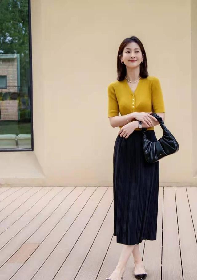 浅咖色是什么颜色，浅咖色适合什么年龄段的人穿