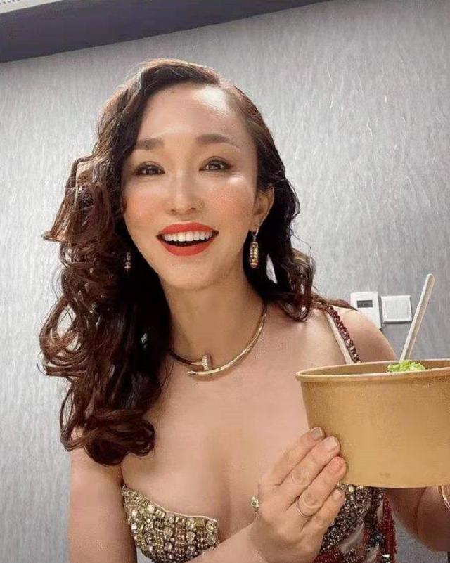 李铭顺和范文芳，李铭顺范文芳秀恩爱