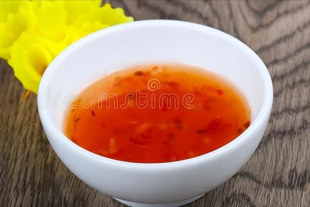 糖醋汁的家常做法简单好吃，不管煮哪种糖醋菜肴