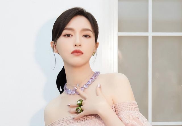 潘粤明年轻时的民国戏，十年前董洁王大治的瓜