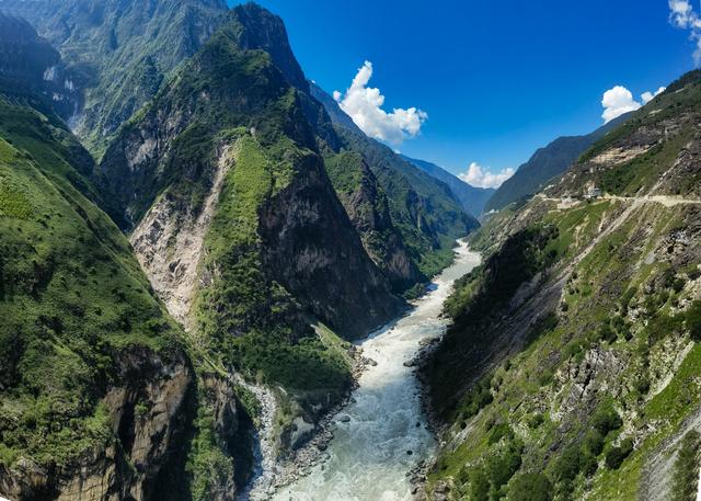 从丽江到虎跳峡景区如何去，从丽江到虎跳峡