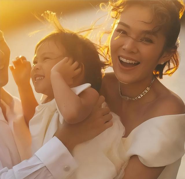 香港女星落选港姐后续，TVB落选港姐遭雪藏两年后复出