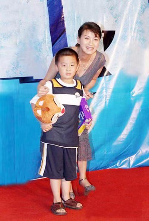 李幼斌姐弟合照，娱乐圈里最低调的亲姐弟和亲兄妹