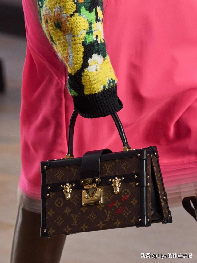 今年流行大包包，今夏最时髦的大包包都在这