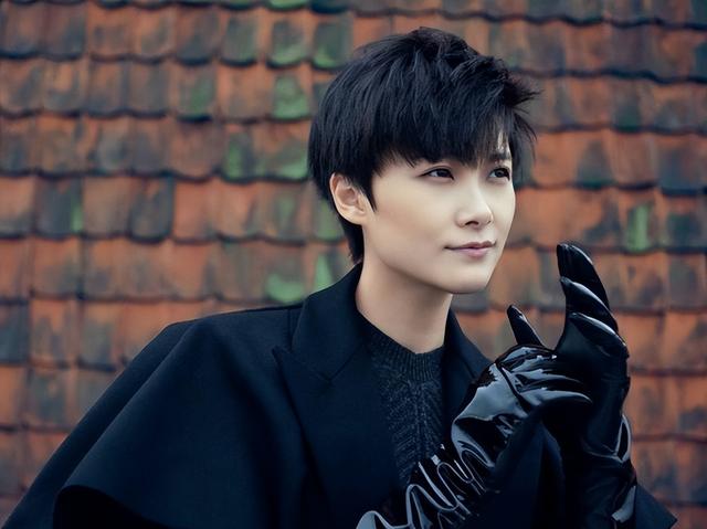 李宇春为什么坐轮椅受伤，38岁李宇春身患重病