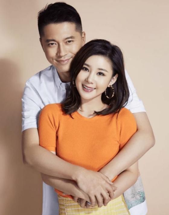 王雷李小萌婚纱照，李小萌和老公婚纱照