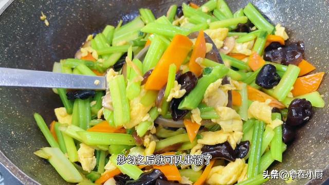 芹菜怎么炒好吃，芹菜怎么炒又脆又入味（饭店炒的芹菜为啥那么好吃）
