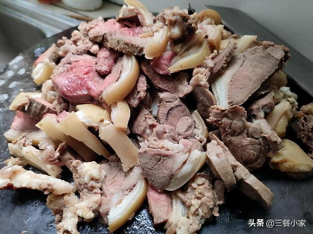 家常炖羊肉的好吃又不膻的做法，切记不要直接炖