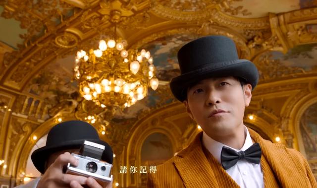 周杰伦英雄联盟战队比赛，FPX撞车周杰伦战队