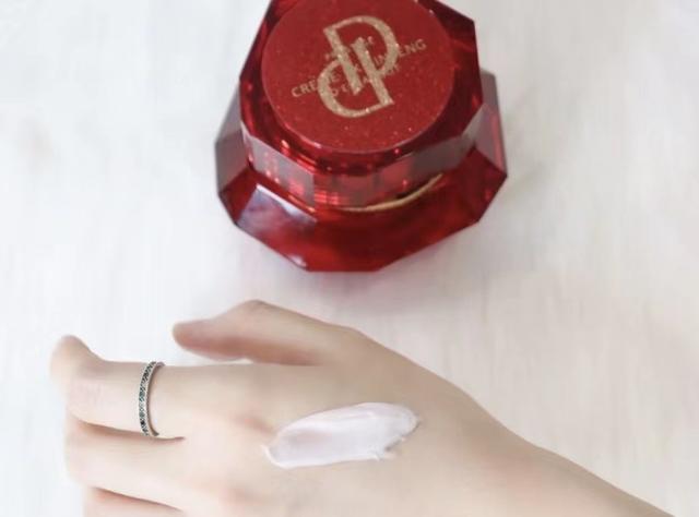 40岁抗皱紧致面霜推荐，30-40岁抗皱面霜排行榜（建议常备这4款平价抗老面霜）