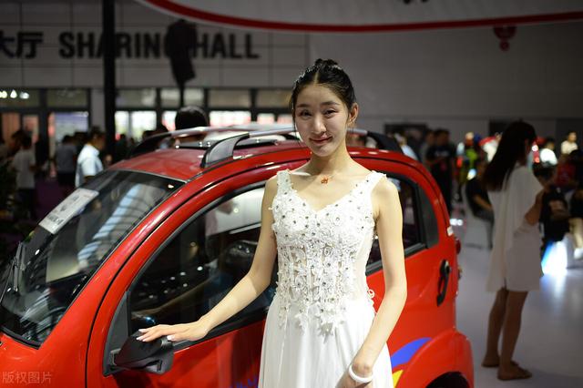 全封闭老年代步车，封闭式可上路老年代步车（适合老年人代步、接娃）