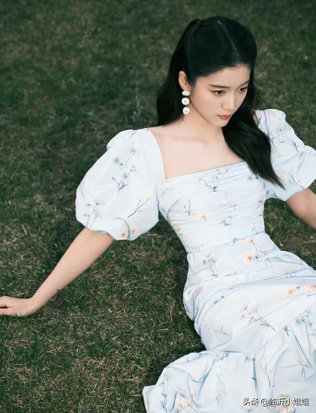 张雪迎惊艳造型，阳光俏丽的唯美