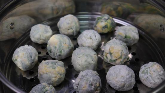 如何在家自制小白菜包子，遇到小白菜别手软