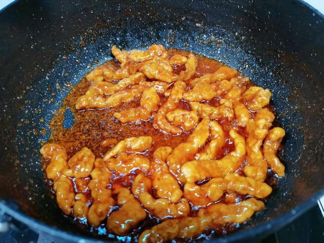 正宗糖醋汁的比例，糖醋汁正宗比例（这才是糖醋排骨正宗又好吃的做法）