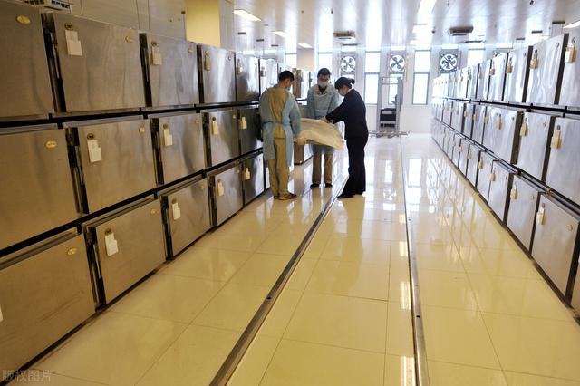殡仪馆化妆师年薪几百万，美国殡葬师年薪43万