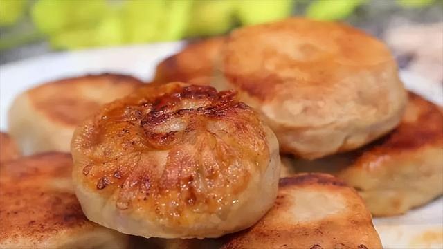 介绍一种特色美食北京烤鸭，北京烤鸭太好吃了