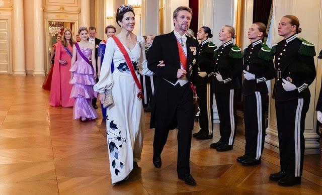 英国王室十大漂亮公主，欧洲王室4位未来女王世纪同框