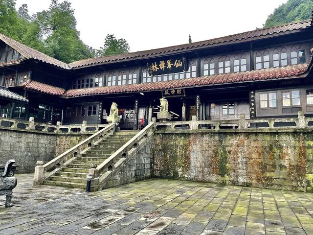 峨眉山识途旅游网，峨眉山徒步旅游攻略要详细实用