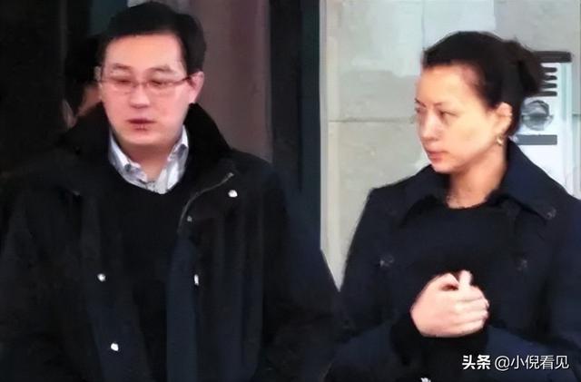 女主持人董卿近况，49岁董卿回农村吃席