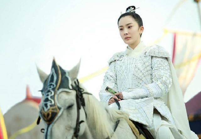 三生三世夜华受了伤白浅都哭了，夜华两万岁飞升上仙