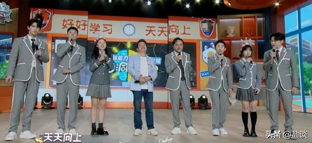 袁咏仪年轻素颜马尾超清曝光，穿“马海毛”毛衣依偎张智霖