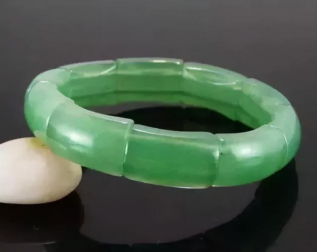 翠玉是翡翠吗，小心这几种带翠