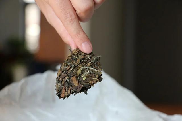 每天坚持喝茶会有什么好处和坏处，疑问：每天坚持喝一杯茶