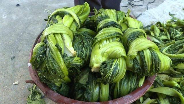 东北酸菜的腌制方法，东北腌酸菜最正宗的做法
