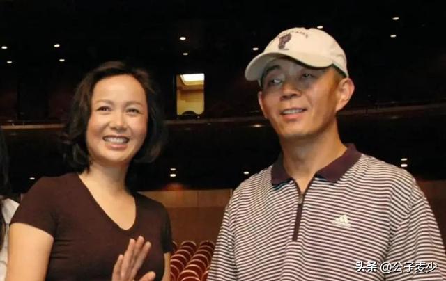 顾长卫张静初关系，曝蒋雯丽包养2名男大学生