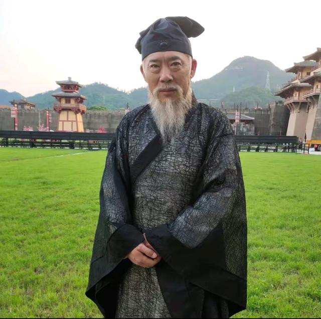 知名老戏骨疑因病去世，92岁老戏骨去世前的遗言