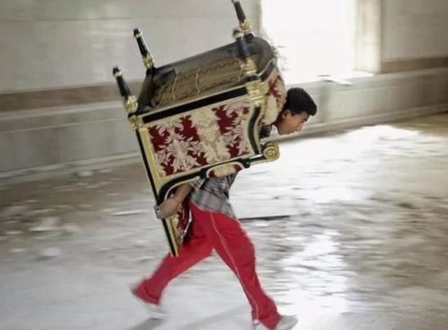 火烧圆明园图片，为何1万人能肆虐火烧圆明园（火烧圆明园是什么战争时期）