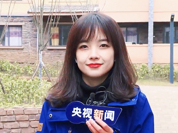央视女记者和王冰冰一起爆红，央视又一美女记者走红