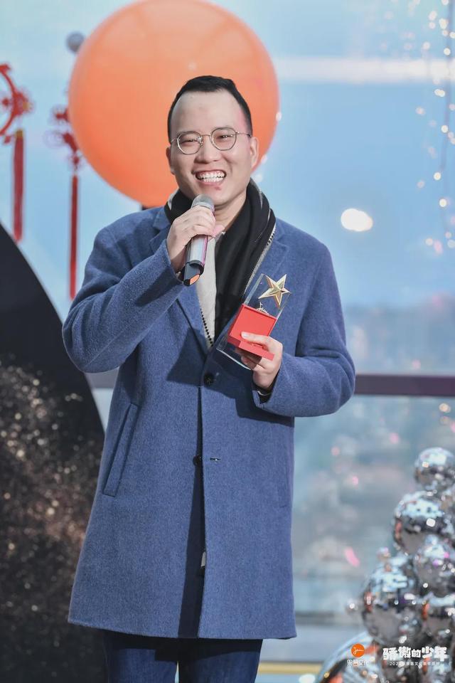 果酱c位出道，年，让我们像喝甜品一样吃蛋糕