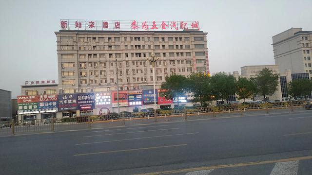 盘锦向海大道与商贸北街交叉路口，盘锦市向海大道