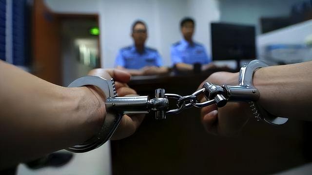 湖南刘汉大案，曾命黑老大照顾其子,暗中助黑帮将对手“灭门”