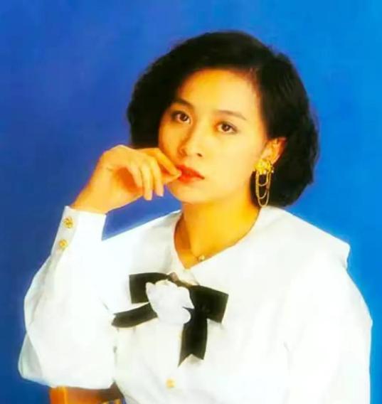 梁朝伟和刘嘉玲，梁朝伟刘嘉玲年轻时合照（酒到浓时香自溢。你为什么嫁我）